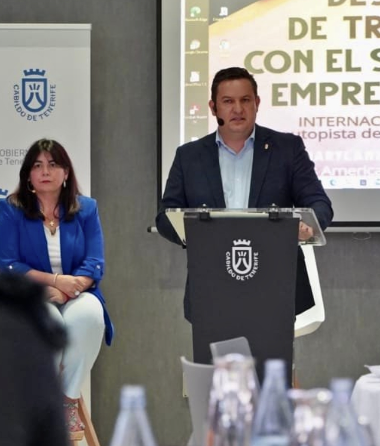 Arona puede bajar el IBI: el PSOE propone reducir la contribución mientras el gobierno mantiene más de 200 millones en los bancos